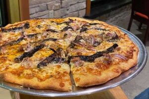 Hop-Harvest-Vine-Public-House-pizza