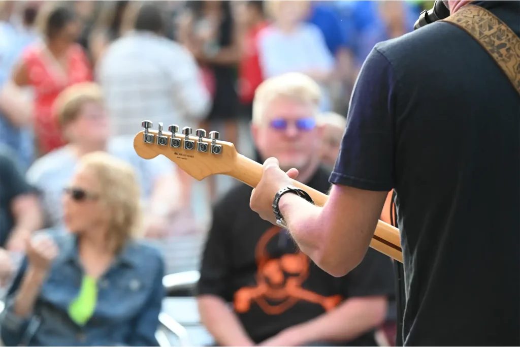 live outdoor music in the waukesha pewaukee area